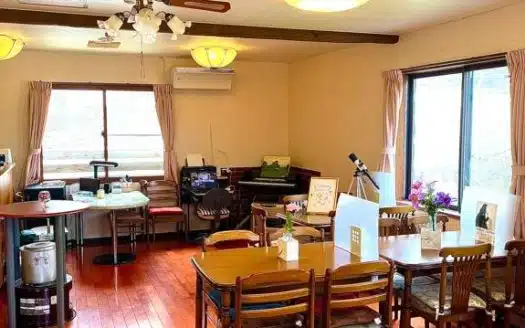 【Niigata Myoko Kogen】GUEST HOUSE in AKAKURA ONSEN Ski Resort
