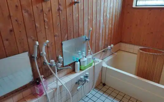 【Niigata Myoko Kogen】GUEST HOUSE in AKAKURA ONSEN Ski Resort